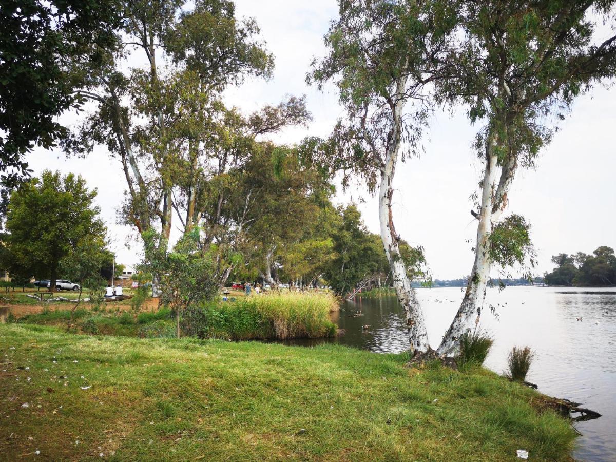 Southy Inn By The Lake Benoni Exterior foto