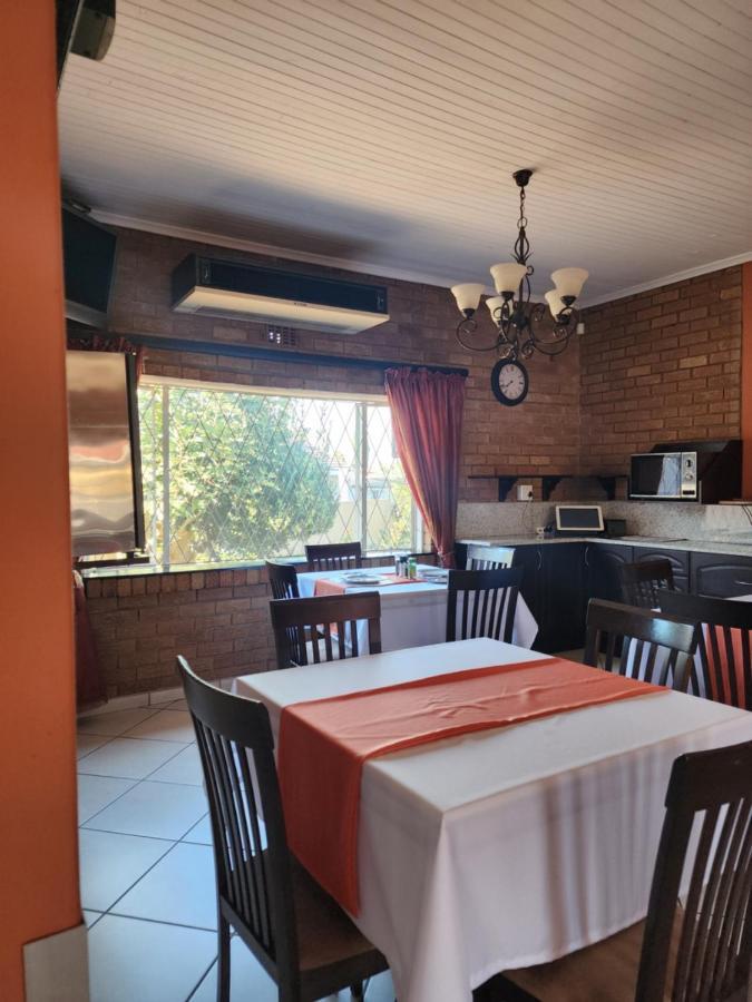 Southy Inn By The Lake Benoni Exterior foto