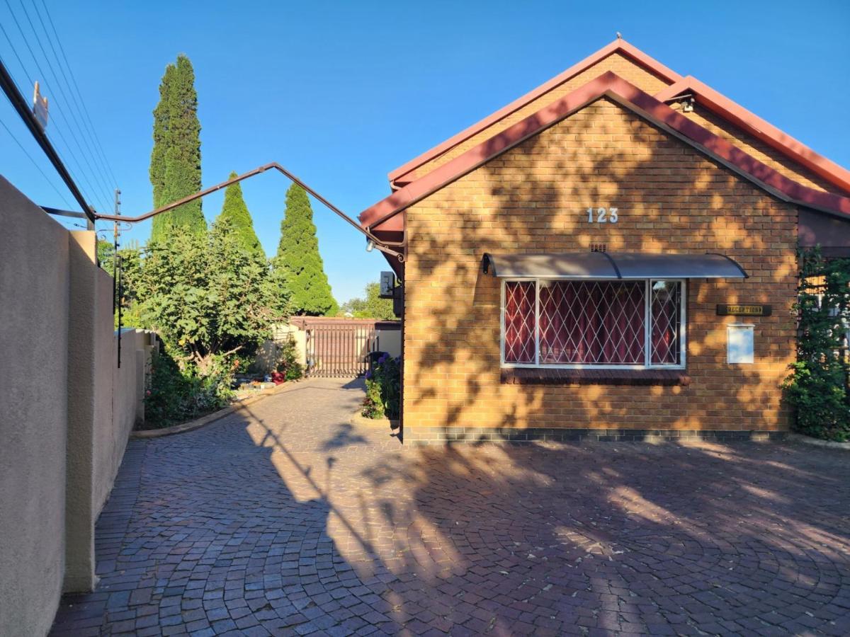 Southy Inn By The Lake Benoni Exterior foto