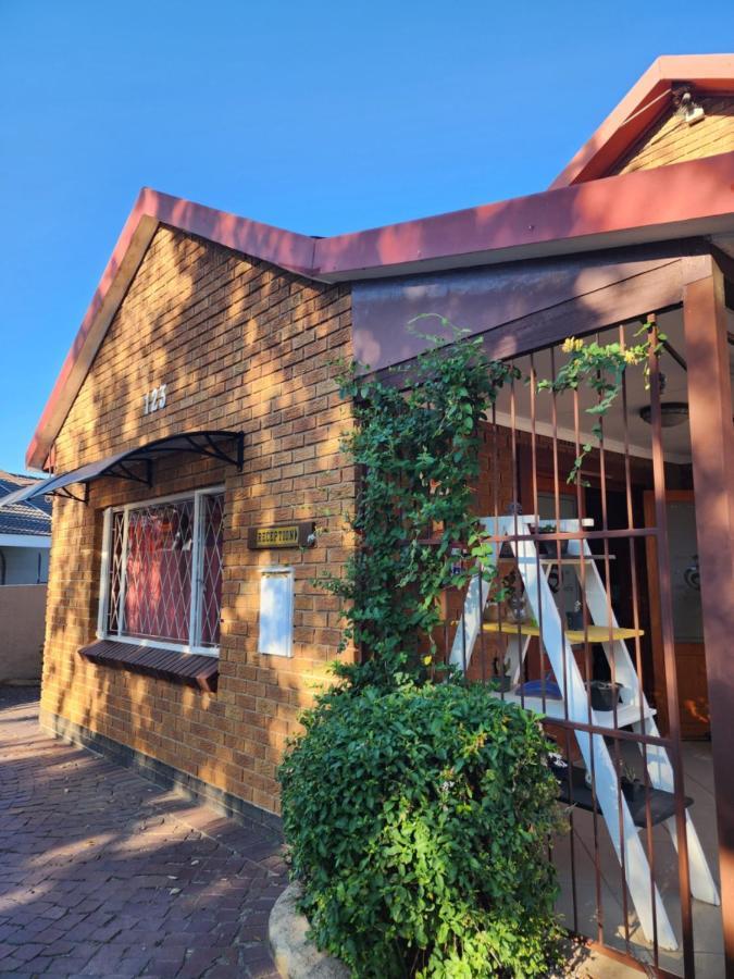 Southy Inn By The Lake Benoni Exterior foto