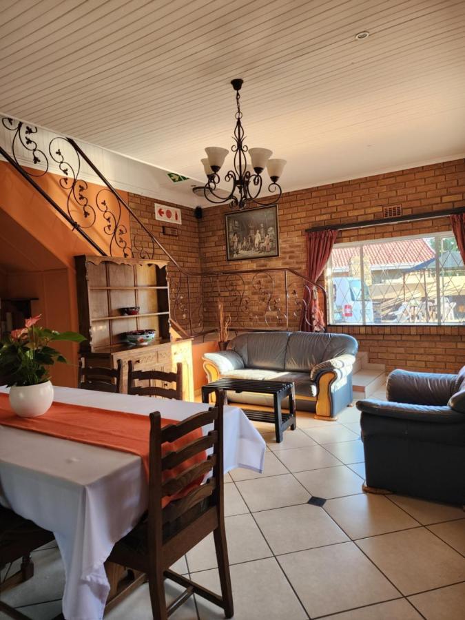 Southy Inn By The Lake Benoni Exterior foto