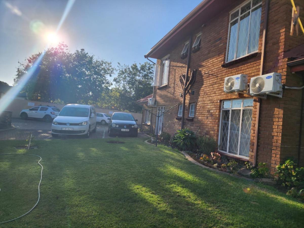 Southy Inn By The Lake Benoni Exterior foto