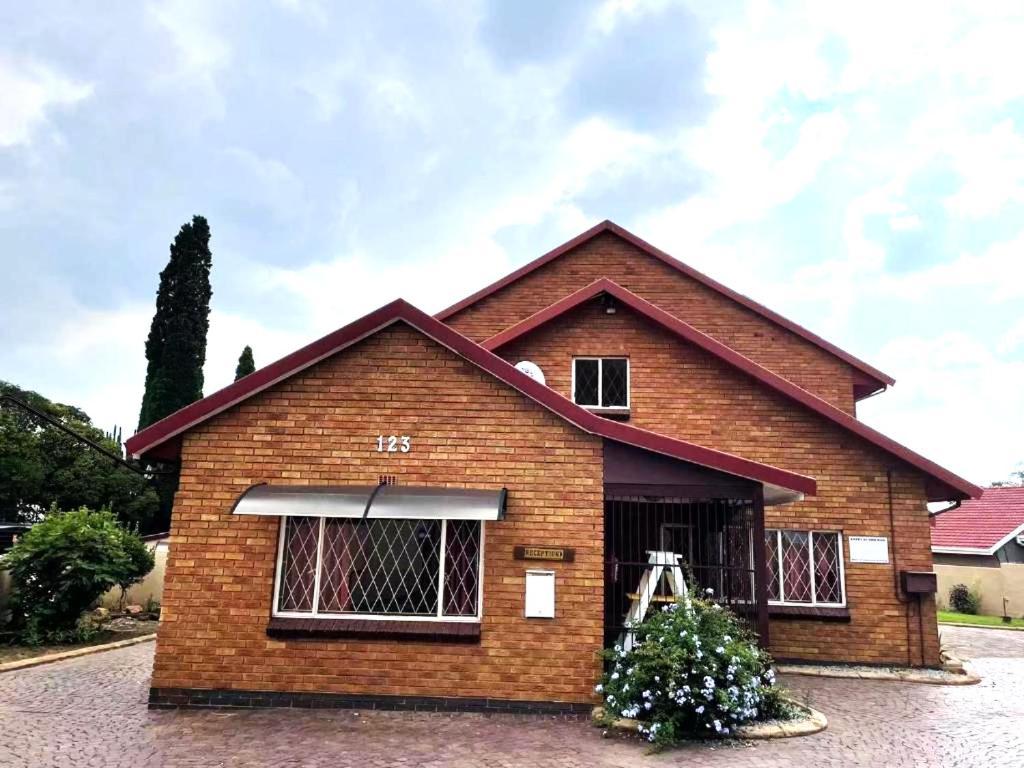Southy Inn By The Lake Benoni Exterior foto