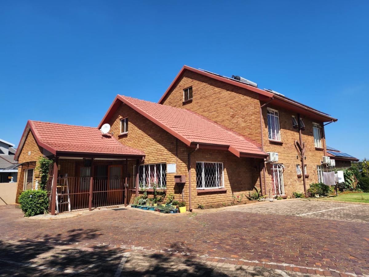 Southy Inn By The Lake Benoni Exterior foto